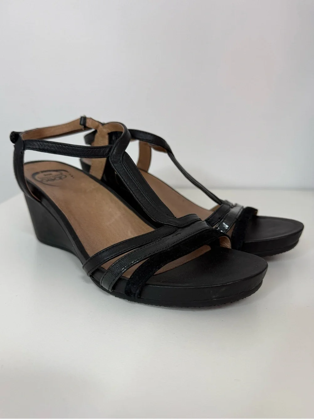 Abeo Black Lacey T Strap Wedge Sandal  Women's Size 8 Neutral Orthotic Comfort